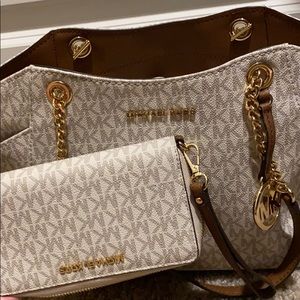 Michael Kors NWT Large Travel Tote **& WALLET** 🧳